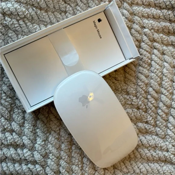 Apple Magic Mouse - Picture 2 of 4